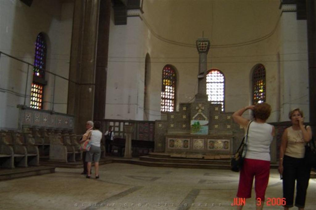 06 2006 ORAN LA CATHEDRALE L INTERIEUR 01.jpg